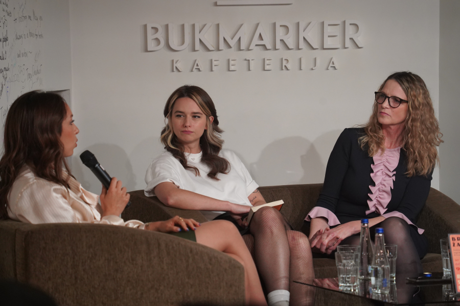 Slovenačka autorka Bronja Žakelj predstavila pred beogradskim čitaocima hit knjigu „Belo se pero na devedeset“