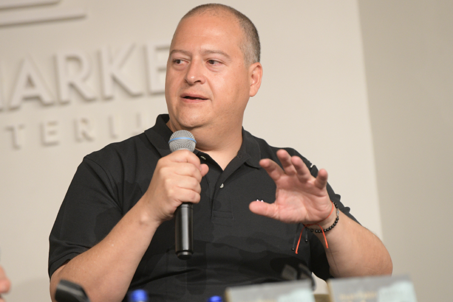 Srdačan gost i zadovoljni čitaoci – Huan Pablo Eskobar potpisivao svoju knjigu